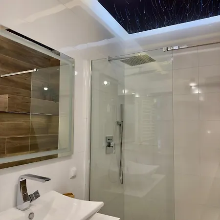 Lux Garden Apartment *